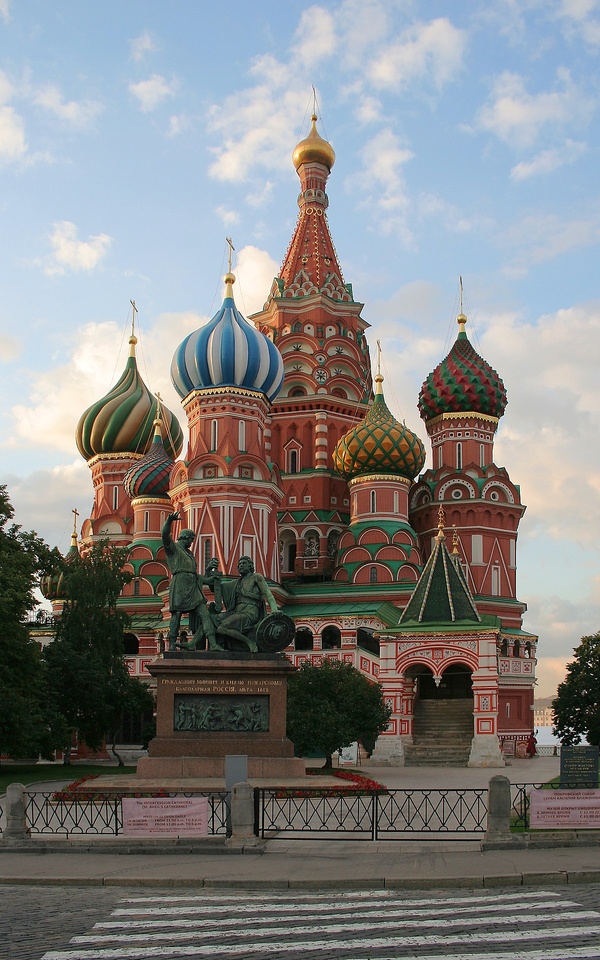 Visit St Basil's Cathedral - Bucket List Ideas
