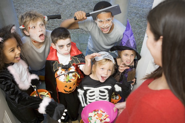 Pass out candy to trick-or-treaters - Bucket List Ideas